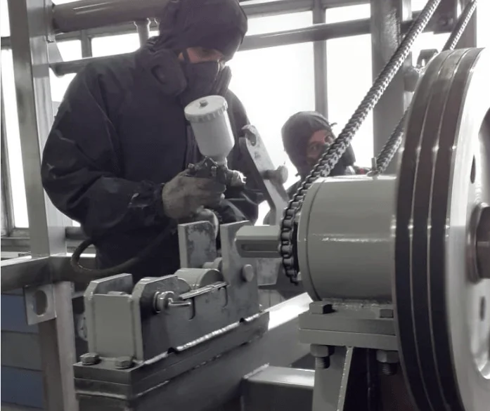 Процесс нанесения грунта